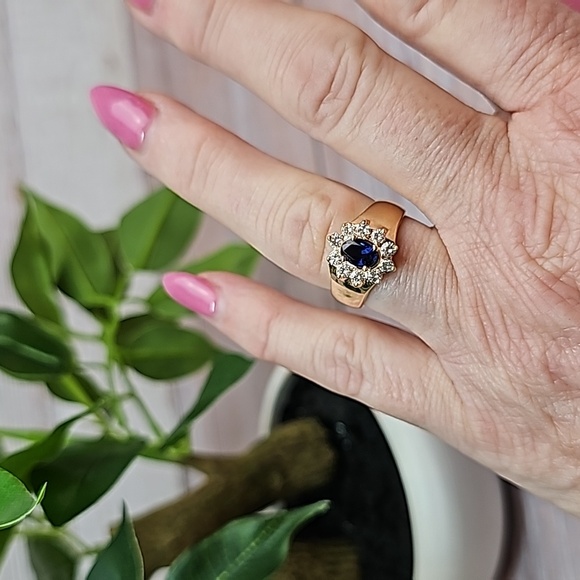 14KT YELLOW GOLD DIAMOND AND SAPPHIRE RING - Picture 12 of 15
